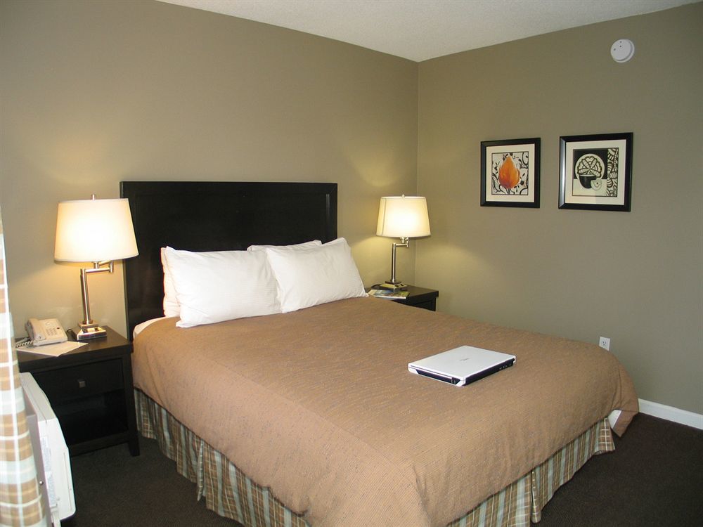 Recreation Inn And Suites Kelowna Exterior foto