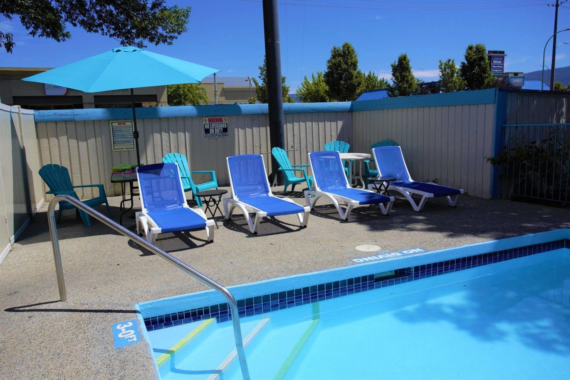 Recreation Inn And Suites Kelowna Exterior foto